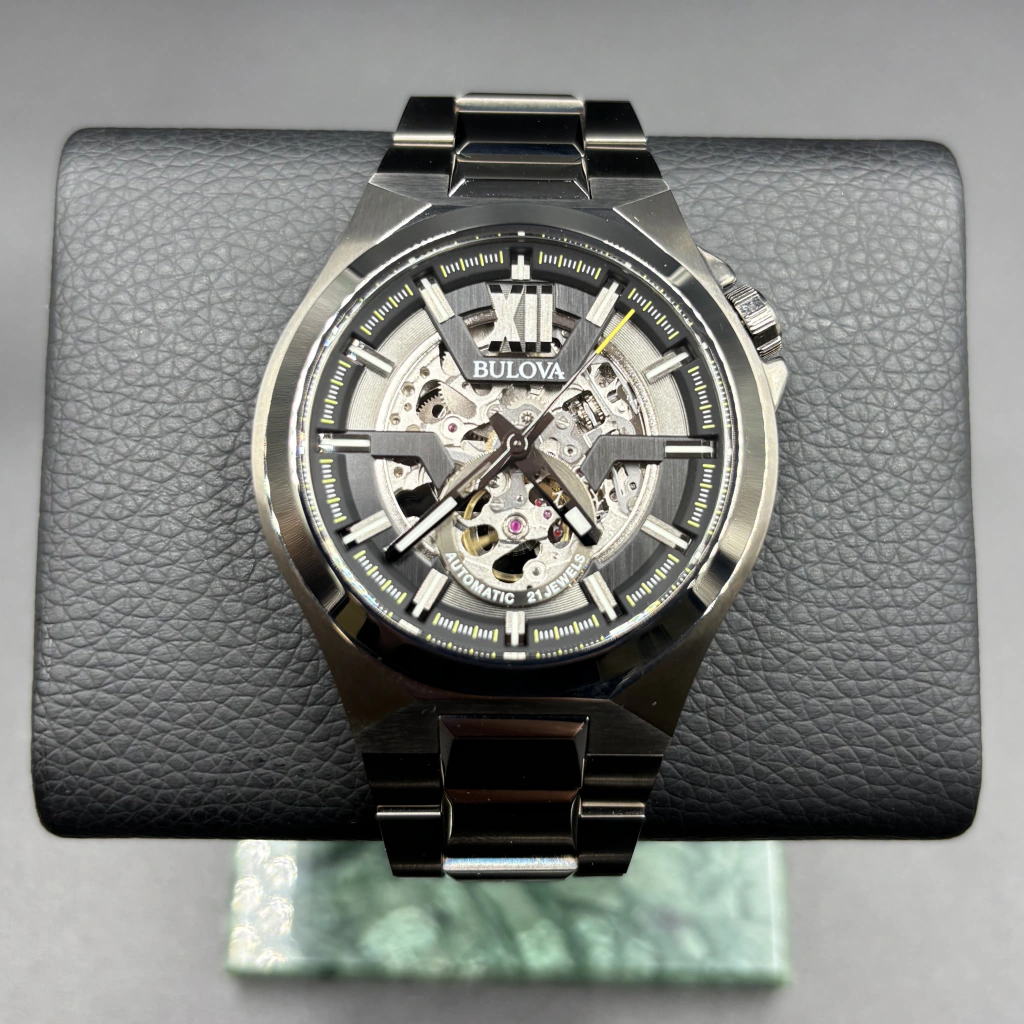 Bulova Classic Gunmetal Skeleton 98A179 (Seminovo)