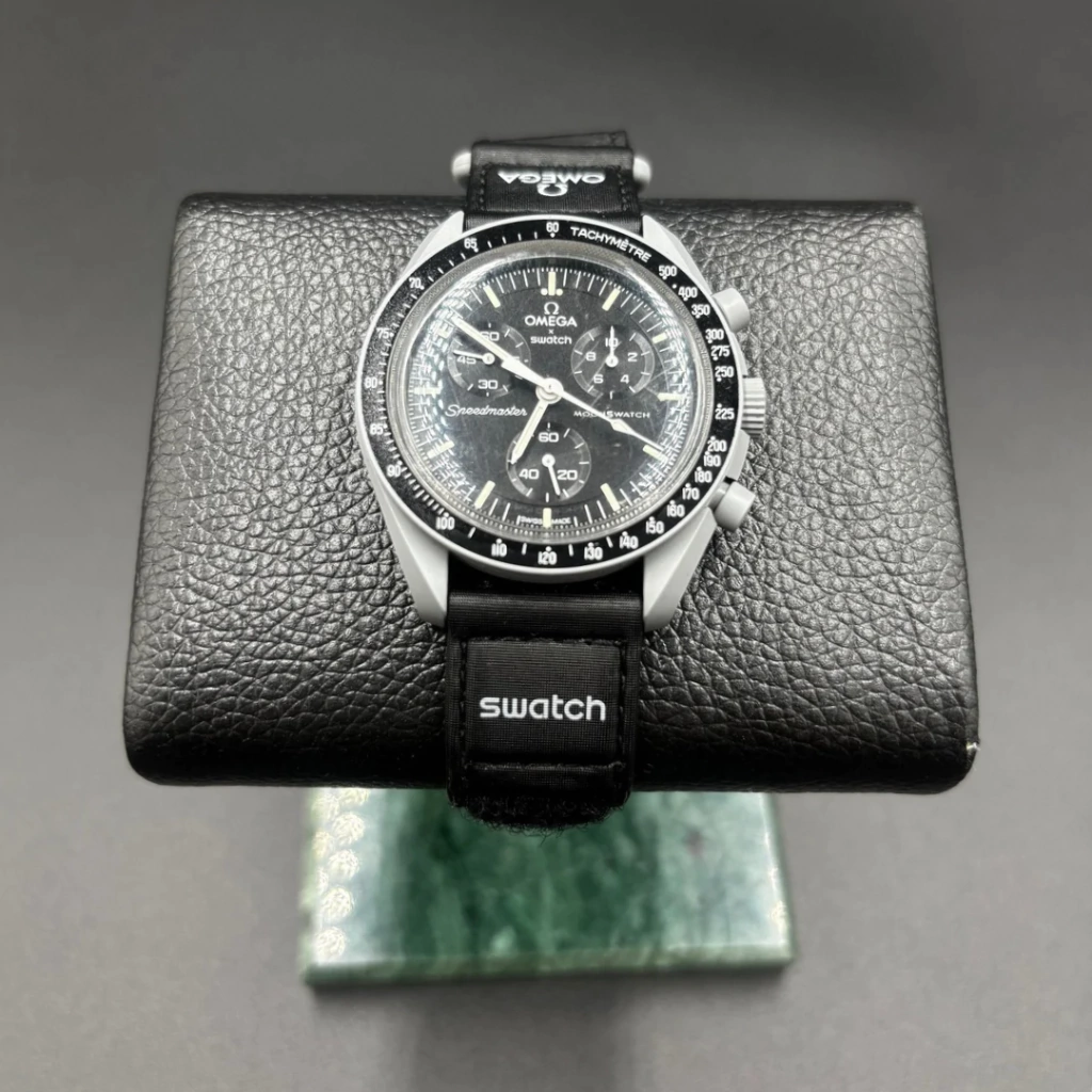 Omega x Swatch Mission to the Moon SO33M100 (Seminovo)